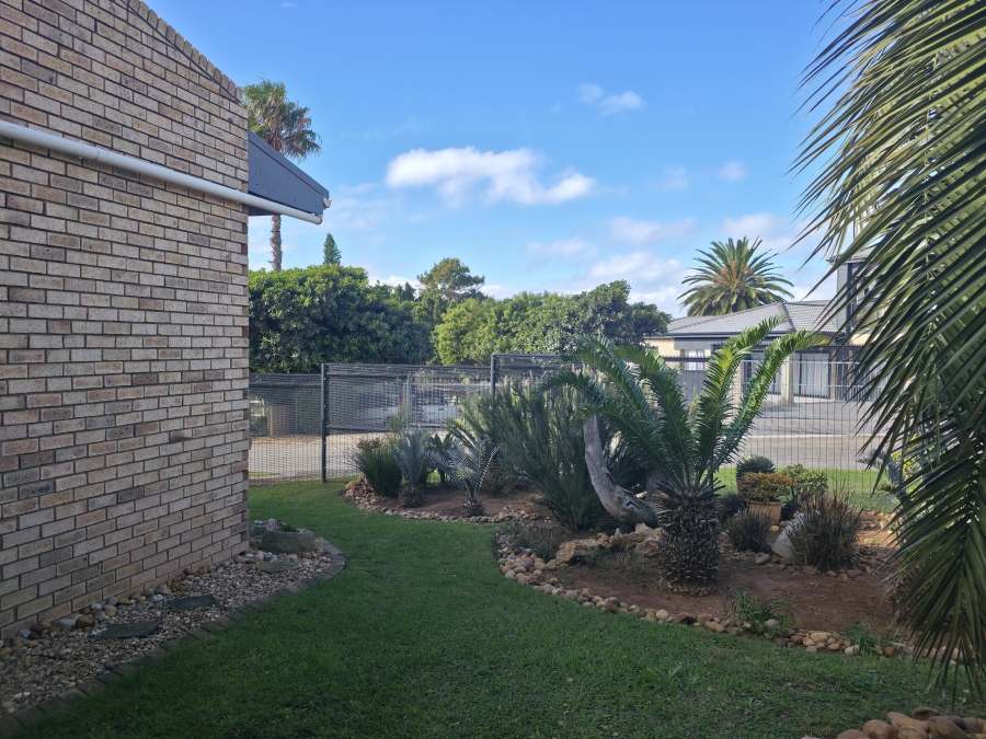 3 Bedroom Property for Sale in Wavecrest Eastern Cape